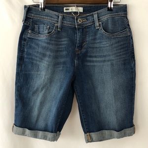 Women’s Levi Size 6 Jean Shorts